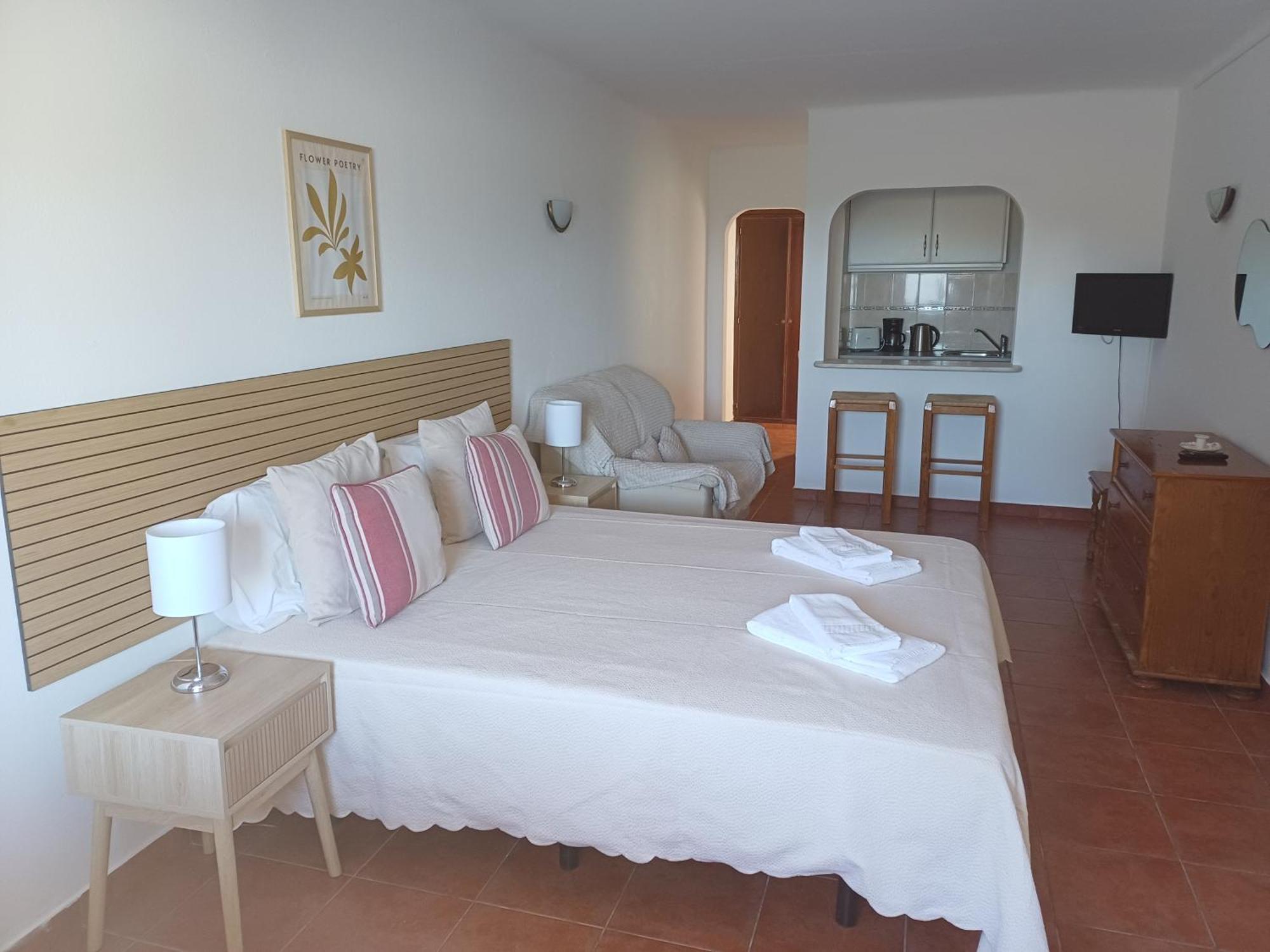 Apartamentos Salema Praia Club Exterior photo